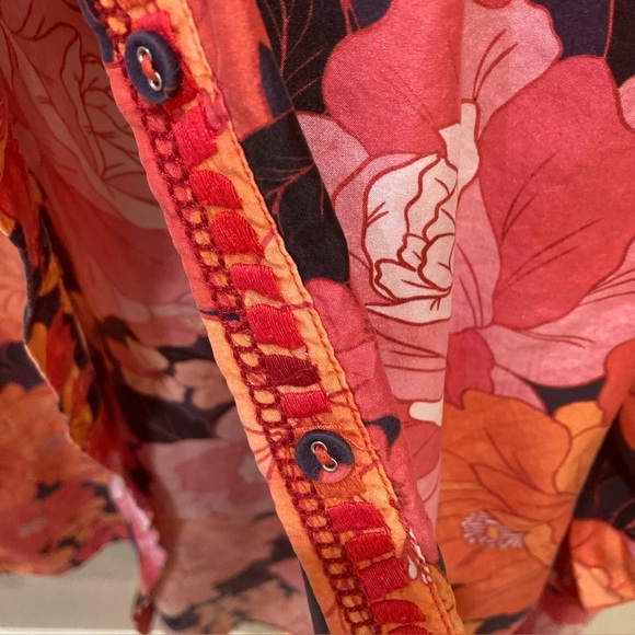 Johnny Was “Becca” button down blouse. 100% silk. Colorful floral print. Size XS - Picture 8 of 9